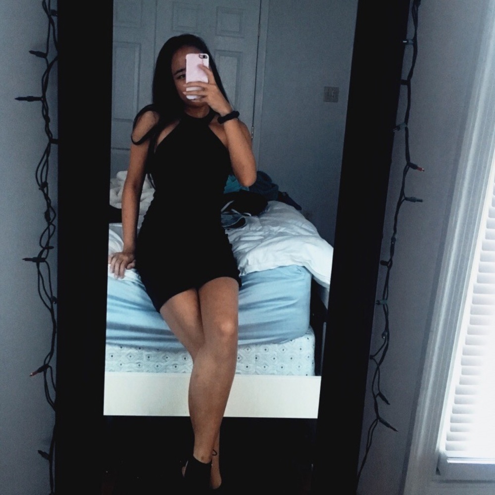 Lulu's bodycon black dress